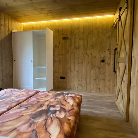 Bird's Nest Hideaway Tinyhouses