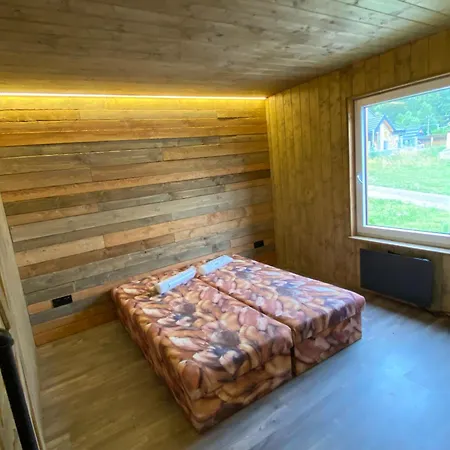 Bird's Nest Hideaway Tinyhouses * Kvacany